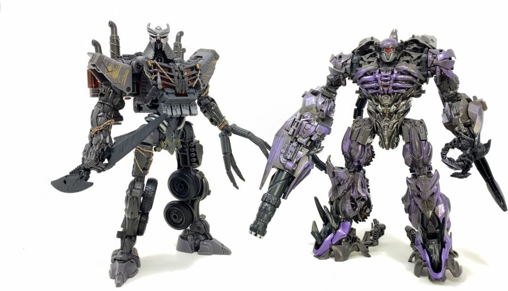 In Hand Image Of  Studio Series Rise Of The Beasts Scourge  (27 of 49)